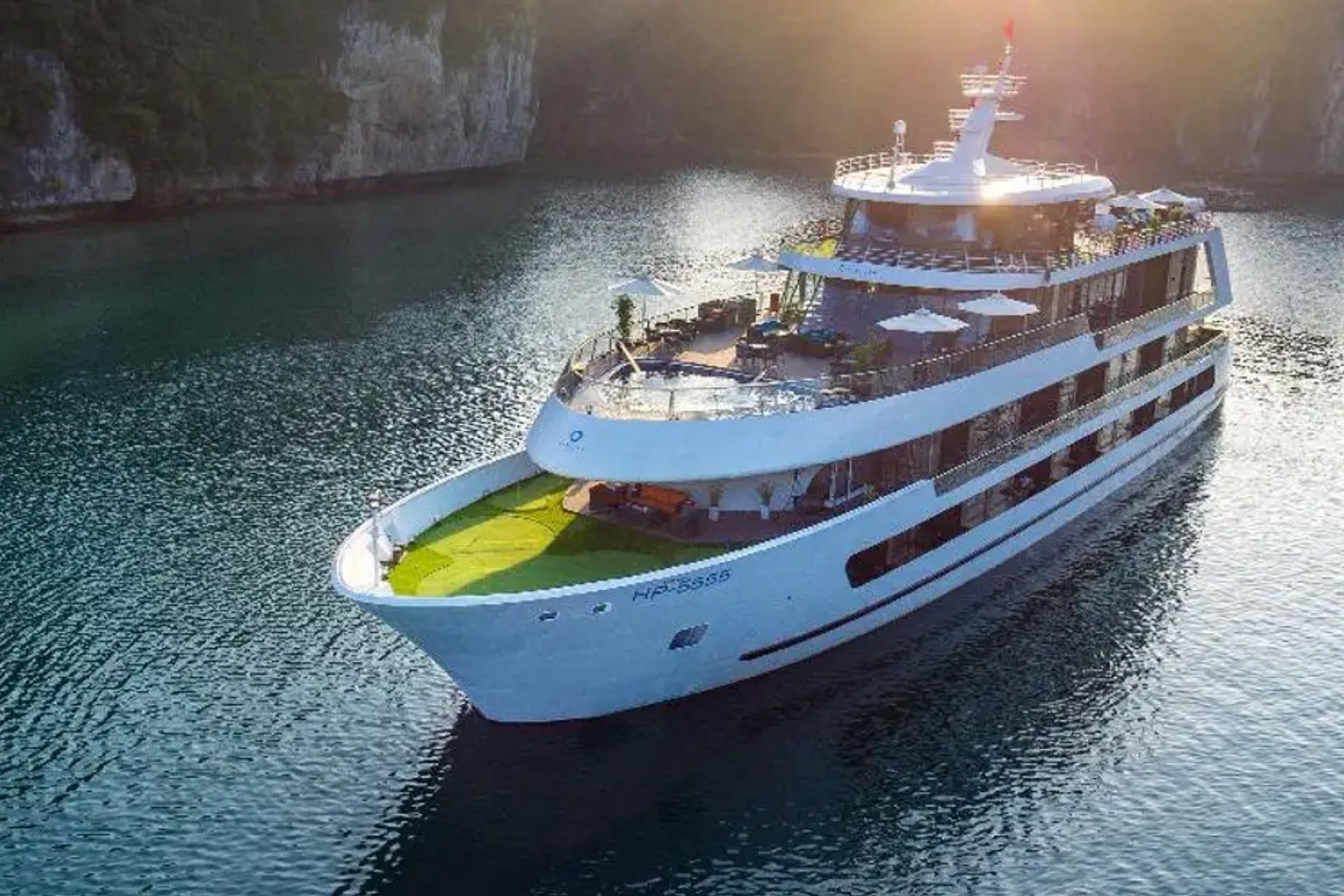 Ha Long Premium Cruise - Full day tour with Lunch-Explore Cave-Titop Island